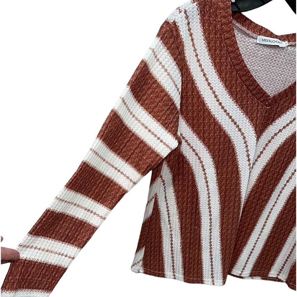 MISSLOOK TOP - Picture 2 of 4